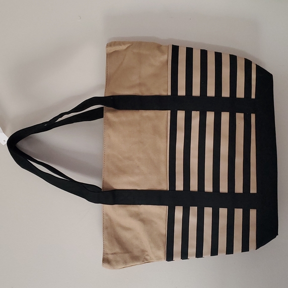 Handbags - Black & Tan Tote